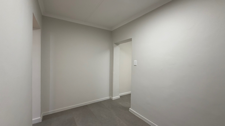To Let Commercial Property for Rent in Somerset West Western Cape